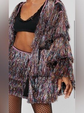 Nasty Gal Metallic Tiered Tinsel Fringe
Open Front Size